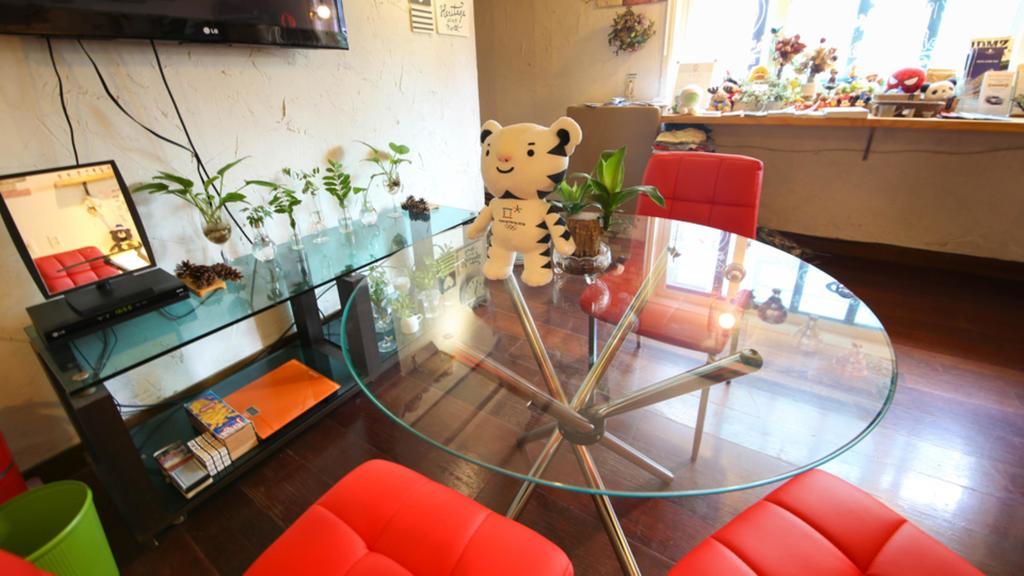 Comeinn Guesthouse Hongdae - Female Only Seúl Exterior foto